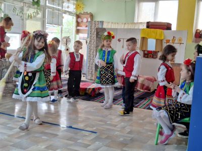 "Който не работи не трябва да яде"- Тържество разновъзрастова група 2025 - ДГ Ралица - Войводиново