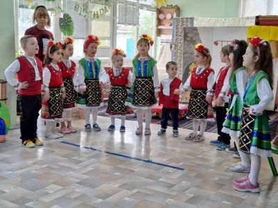"Който не работи не трябва да яде"- Тържество разновъзрастова група 2025 - ДГ Ралица - Войводиново